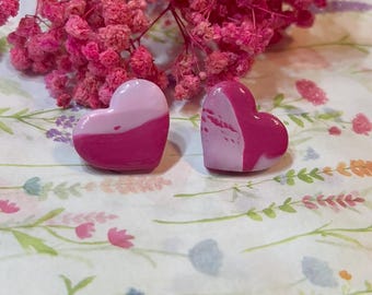 Pendientes de botón con forma de corazón rosa / Hechos a mano en arcilla polimérica / Joyería minimalista y coqueta