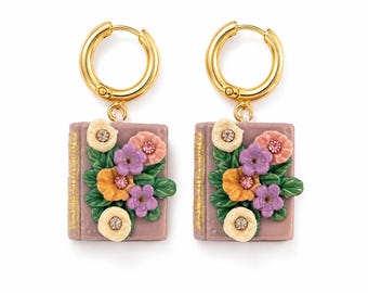 Pendientes florales hechos a mano con forma de libro / Joyería de arcilla polimérica para lectores, aros dorados