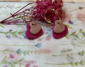Pendientes colgantes de corazón rosa / Joyería llamativa hecha a mano en arcilla polimérica / Aros dorados estilo coqueta