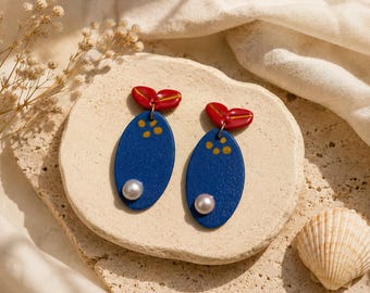 Pendientes de pez hechos a mano / Joyería llamativa de arcilla polimérica azul y roja con temática costera