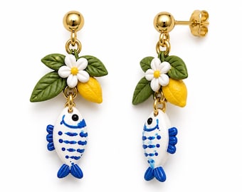 Pendientes de limones con forma de pez hechos a mano con arcilla polimérica, joyería mediterránea de verano.