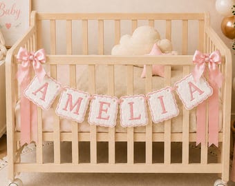 Benutzerdefinierte Baby Name Krippe Banner, gestickte Kinderzimmer Girlande, personalisierte Jakobsmuschel Wimpelkette, Babyparty Namensschild, Jungen Mädchen Kinderzimmer Dekor