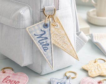 Personalisierter Alphabet Taschenanhänger, Gingham Anfangsschlüsselbund, personalisiertes Rucksackanhänger Geschenk für Kinder