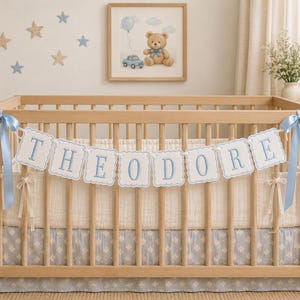 Personlig namnbanner för bebisar, broderad girlang för barnrum, spjälsängsbanner för pojke och flicka, babyshowerdekor, pilgrimsmusslor