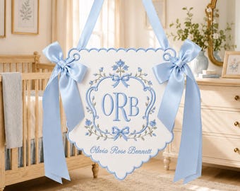 Personalisierte Baby Name Banner, gesticktes Monogramm Kinderzimmer Bogen Zeichen, Baby Mädchen Krippe Girlande, individuelles Babypartygeschenk