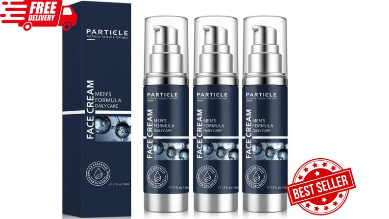 Puede incluir: Tres frascos de crema facial Particle Men's Formula Daily Care con una caja a juego. Los frascos son de color azul oscuro con detalles plateados y un dispensador de bomba. La caja y los frascos tienen el texto "FACE CREAM" y "MEN'S FORMULA DAILY CARE". Una pegatina de "BEST SELLER" est&aacute; en la parte inferior derecha.