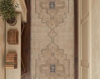 Handgefertigter Neutraler Wollteppich Beige Geometrischer Flurteppich Benutzerdefinierte Größe Verfügbar
