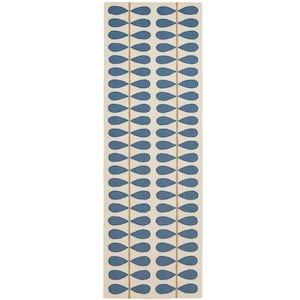 Peut inclure: Un tapis de couloir rectangulaire au fond crème, orné de deux rangées verticales de motifs en forme de feuilles bleues répétées. Chaque rangée se compose de feuilles bleues stylisées et symétriques fixées à une fine tige brune centrale.