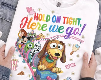 Accrochez-vous bien ! (PNG) Design de t-shirt Disney Pixar Toy Story Roller Coaster, fichier de sublimation pour une sortie mignonne dans un parc d'attractions