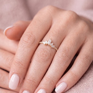Marquise Verlobungsring | Vintage Style Marquise Cut Zirkonia Ring mit Cluster Seitensteine | 14K Vergoldet/ Brautversprechen Ring
