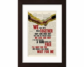 ¿Debería quedarme atrás? Letra del verso 2 de la canción Imprimir en página vintage reciclada Página de libro antiguo de técnica mixta