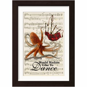 Puede incluir: Una ilustración de un pulpo con una gaita en un kilt, sobre un fondo de partitura musical vintage. El texto dice "Would Madam Like To Dance".