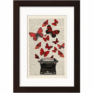 Papillons avec impression de machine à écrire sur la page vintage Upcycled Français English Dictionary