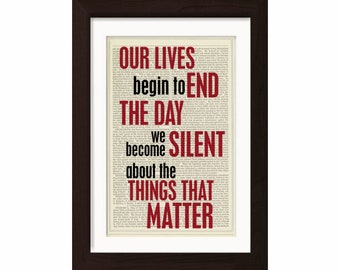 Martin Luther King Jr.Unser Leben beginnt zu enden den Tag, an dem wir schweigen über die Dinge, die Zitat Wandkunst Mixed Media Kunst Home Print