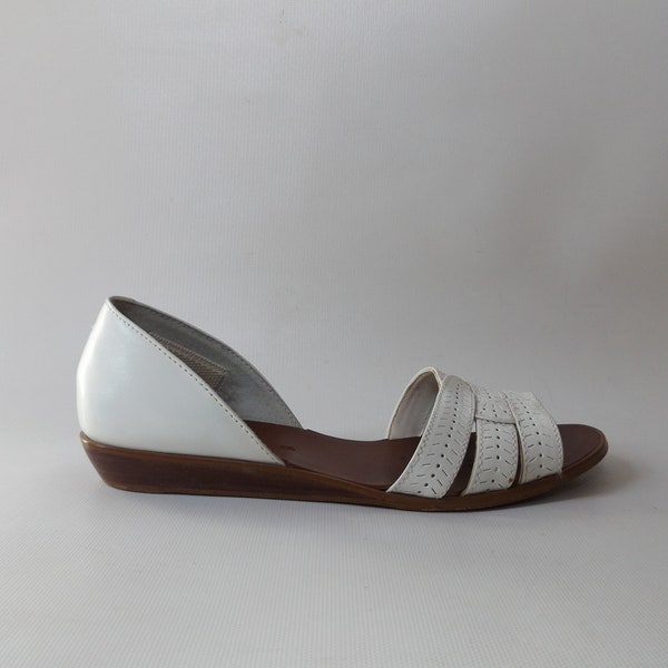 vintage 90s white open toe sandals - size 6 1/2 - leather woven slip on flat summer shoes - minimal women's fashion - 1990s cut out sandals