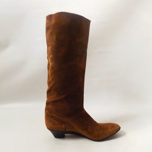 Jaren 90 hoge leren rijlaarzen, Amerikaanse damesmaat 8, Pumpkin Spice zachte suède paardensportlaars, vintage jaren 1990 minimale damesmode