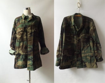 manteau militaire de veste militaire camo vintage des années 90, taille moyenne M, veste de travail de style corvée boutonnée, survêtement hippie grunge unisexe des années 1990