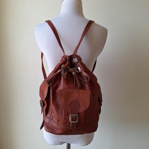 Mini sac à main en cuir marron vintage, petit sac fourre-tout unisexe à cordon de serrage des années 80, sac à bandoulière de festival de style bohème hippie, sac à main des années 1980