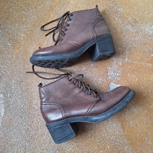 vintage 90s chunky heel brown leather ankle boots, women&#39;s size 7, lace up round toe grannie ankle booties, 1990s grunge minimal heeled boot