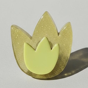 Tirador de cajón Tulipán posmoderno Y2K / Tirador de armario vintage de plástico amarillo de 4 cm de Agatha Ruiz / Herrajes para muebles infantiles de estilo Pop Art / Pieza única