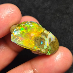 Welo Fire Opal Rough: Ethiopian Opal Specimen, Flashy Fire Opal Multi Fire Gemstone (34.00 CTS) 27X19X14 MM