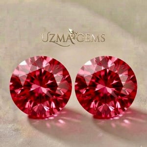 Paar rote Diamanten im Rundschliff, 5 Karat, Reinheit VVS1, passende Edelsteine für die Schmuckherstellung, Geschenkidee.