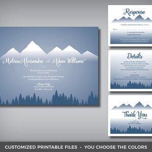 Puede incluir: Conjunto de invitaciones de boda con un dise&ntilde;o de monta&ntilde;a y bosque en tonos azules. La invitaci&oacute;n incluye los nombres Melissa Alessandro y Adam Williams, detalles del evento y tarjetas de respuesta, detalles y agradecimiento.