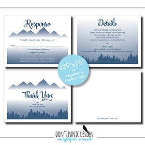 Puede incluir: Conjunto de invitaciones de boda con un tema de monta&ntilde;a y bosque. El conjunto incluye una tarjeta de respuesta, una tarjeta de detalles y una tarjeta de agradecimiento. Las tarjetas miden 10,8 cm x 14 cm y presentan una combinaci&oacute;n de colores azul y blanco. El texto incluye los nombres de la pareja y los detalles de la boda.