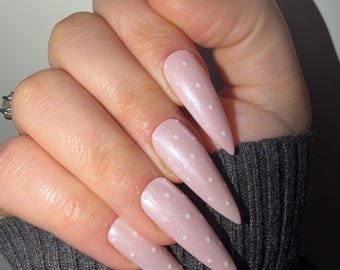 Uñas postizas color rosa lechoso perlado / Uñas de lunares / Set de lujo brillante hecho a mano