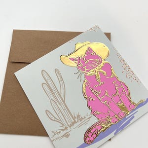 Carte de voeux chat de l'ouest en feuille d'or avec enveloppe | Cowgirl en feuille d'or | Western rose | Fait main | Amoureux des chats | carte d'anniversaire | Griffonnage Stanley