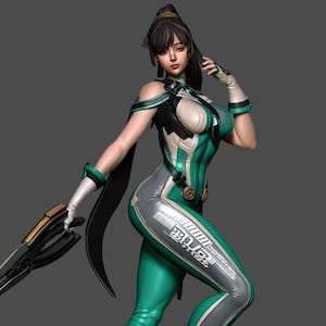 Puede incluir: Una figura digital 3D de un personaje con cabello oscuro en una coleta alta, vistiendo un traje ajustado verde, blanco y gris con detalles negros. El personaje sostiene una espada larga y delgada de color negro y dorado sobre una base de roca.