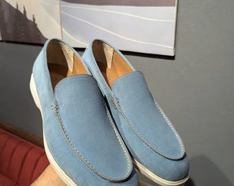 Herrloafers i mocka – Handgjorda himmelsblå slip-on-skor i läder