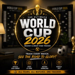 Könnte beinhalten: Eine kreisförmige Grafik für den World Cup 2026 Spielplan und Gruppenphasen-Tracker. Das Design zeigt goldene und schwarze Akzente, den World Cup Pokal und Text inklusive THE ULTIMATE WORLD CUP 2026, TRACK EVERY MATCH und SEE THE ROAD TO GLORY.
