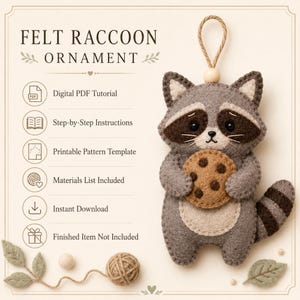 Puede incluir: Un adorno de fieltro con forma de mapache que sostiene una galleta con chispas de chocolate, con cuerpo gris y crema y cola rayada. El texto dice: FELT RACCOON ORNAMENT, Digital PDF Tutorial, Step-by-Step Instructions, Printable Pattern Template, Materials List Included, Instant Download, Finished Item Not Included.