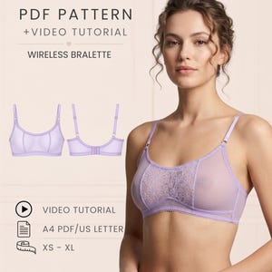 Può includere: Un bralette color lavanda senza ferretto con pannelli in rete trasparente e dettagli in pizzo floreale sulle coppe. L'immagine include il testo: PDF PATTERN + VIDEO TUTORIAL, WIRELESS BRALETTE, VIDEO TUTORIAL, A4 PDF/US LETTER, XS - XL, OLI PATTERN.