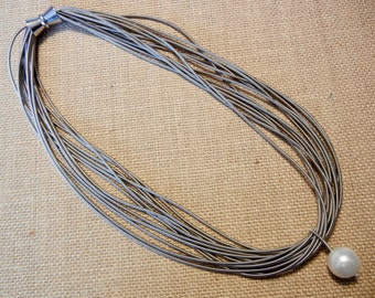 Piano Wire Necklace Silver with white pearl