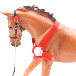 Show Halter with Lead Rope, Red or Blue Sash & Rosette for Classic sized Model Horses Pferde Chevaux Caballo Cavallo