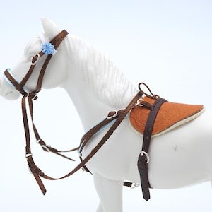 Bareback Schabracke & gebisslose Trense für Schleich Pferde – Handgefertigtes Leder mit Zierniete, verstellbar, Pferd NICHT inklusive Bild 6
