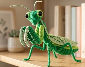Praying Mantis Crochet Pattern PDF | Realistic Insect Amigurumi | Nature Lover Gift | Garden Decor Plush