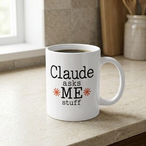 Taza de 325 ml con la frase "Claude me pregunta cosas", divertida taza de café para programadores de IA, regalo sarcástico para ingenieros de software.