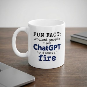 Taza de café ChatGPT con datos curiosos sobre el fuego, divertida taza de cerámica blanca de 325 ml con humor sarcástico sobre tecnología e IA.