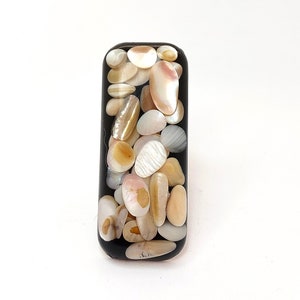 Anillo de nacar extragrande. Joyería contemporánea. Joyería moderna. Anillo de nácar, anillos resina mujer
