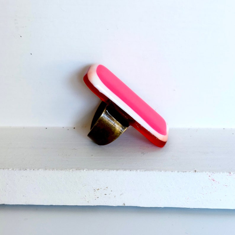 Resin ring Rothko inspired. Pink ring fuchsia ring. Ombre ring. Modern jewelry. Cocktail ring. Rothko. oversized ring, bold ring image 2