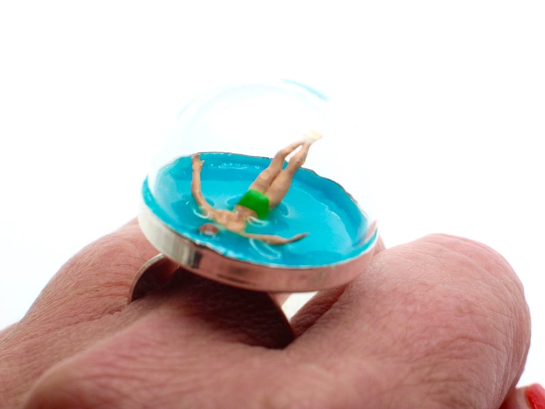Chapuzón. Nadador anillo de resina, piscina, Plata de ley. Joyería moderna, joyería en resina, ajustable image 3