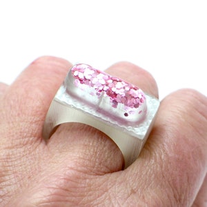 Resin rings. Resin jewelry medical ring, pills ring, pills jewelry, Modern jewelry. Chunky Resin OOAK, resin rings for women, clear ring
