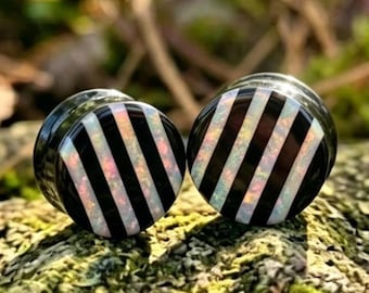 Coppia di dilatatori per il corpo in ossidiana opale con pietre a strisce, superficie piatta, cristallo nero, doppia svasatura, stile gotico moderno.