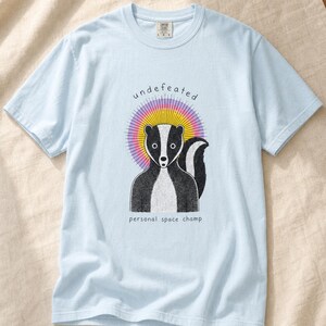 Undefeated Personal Space Champ Skunk T-Shirt, Funny Introvert Tee, Stippled Skunk Portrait with Sunburst Halo Graphic Tee Bild 8