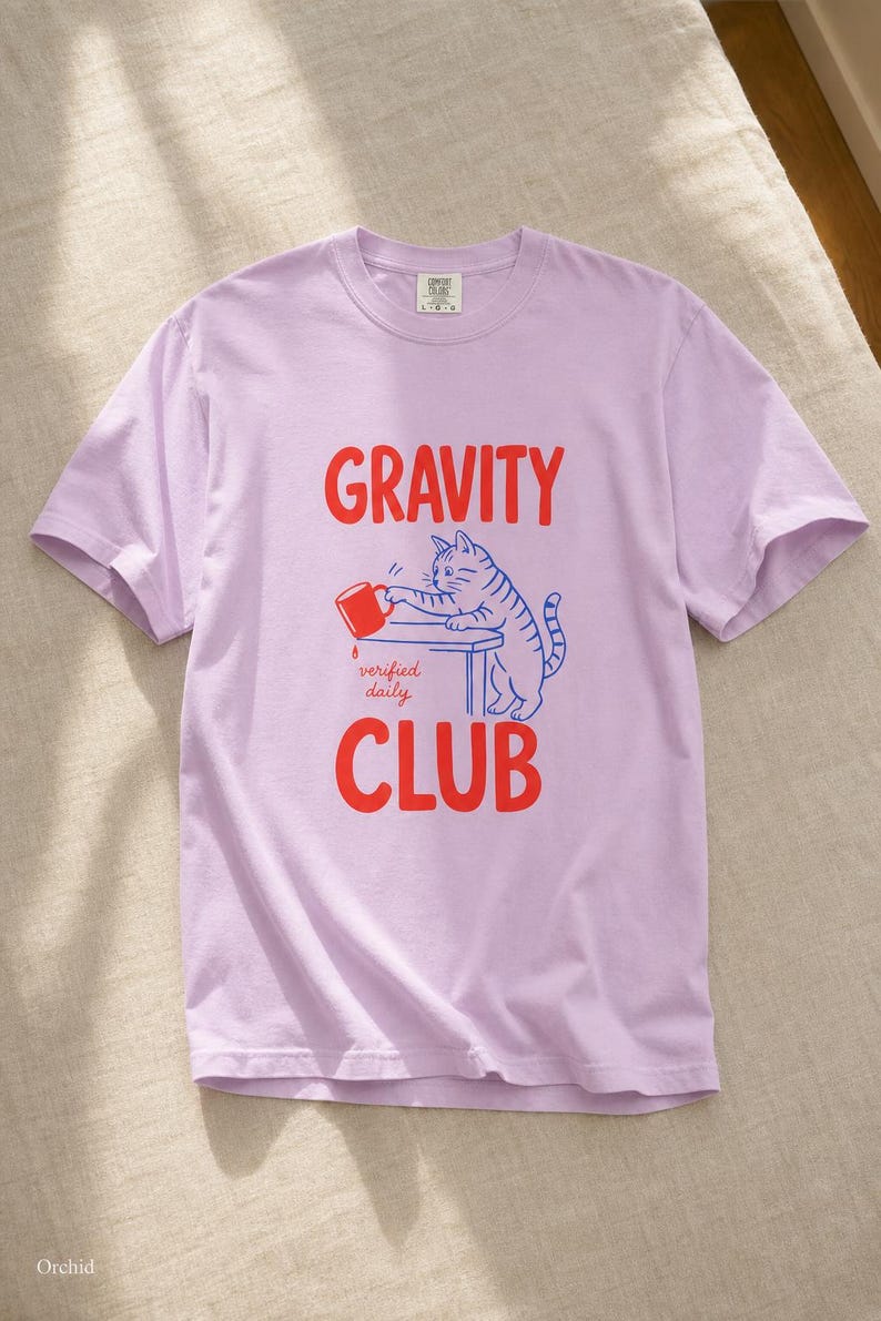 Gravity Club Cat T-Shirt Funny Cat Knocking Coffee Mug Off Table Tee Two Color Cat Lover Graphic Tee Gift imagem 18