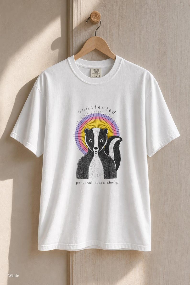 Undefeated Personal Space Champ Skunk T-Shirt, Funny Introvert Tee, Stippled Skunk Portrait with Sunburst Halo Graphic Tee Bild 4