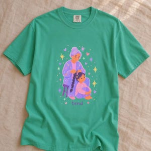 Grandmother Braiding Granddaughter's Hair T-Shirt, Tend Pastel Illustration Tee, Intergenerational Care Graphic Tee, Soft Family Shirt imagem 15